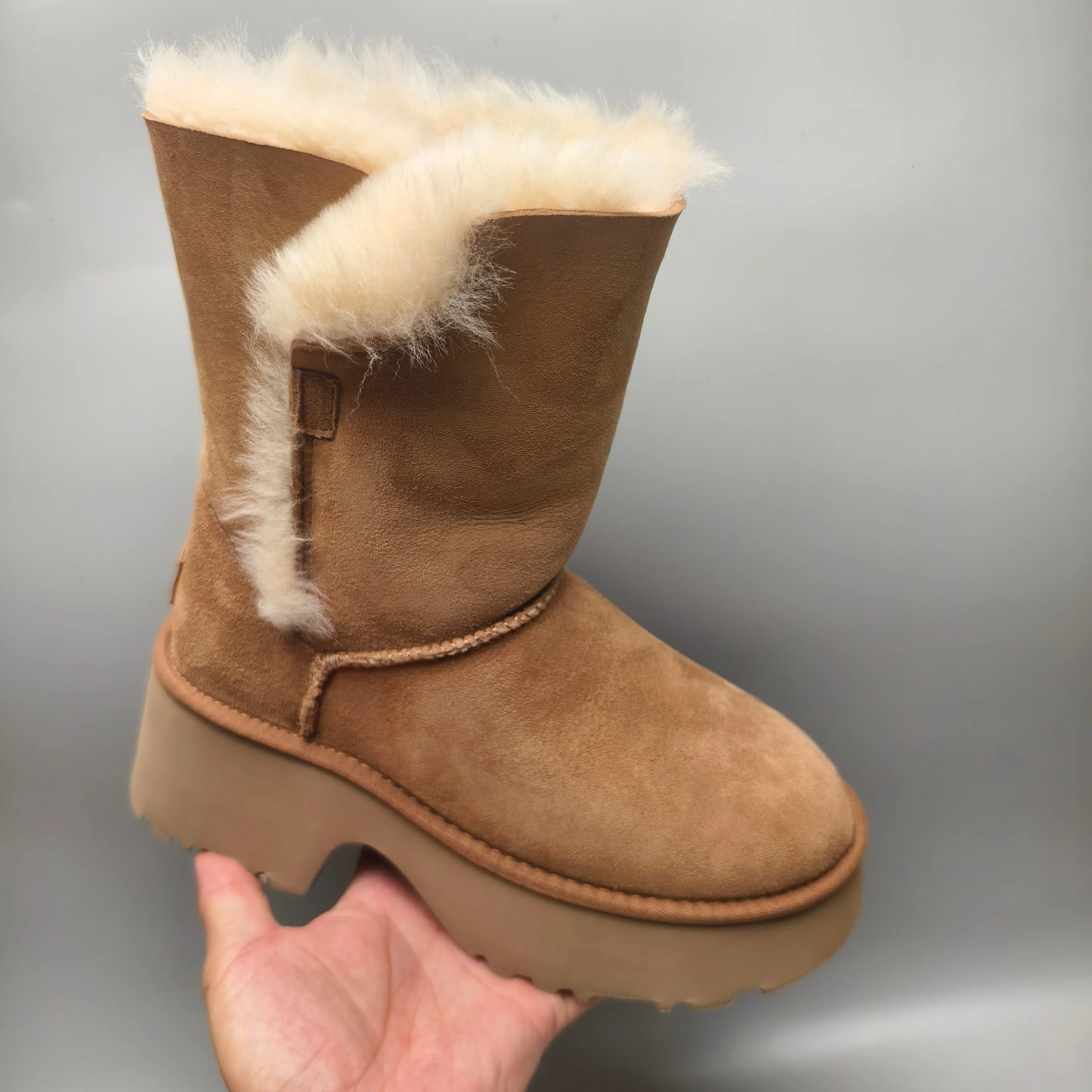 💰600 UGG sheepskin one-piece 1533 wedge-heeled thick-soled fashion shoes, mid-calf women's shoes, color: chestnut walnut, matching size: 35-40